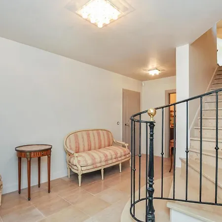 호텔 5 Bedroom Awesome In 망들리유 라 나플